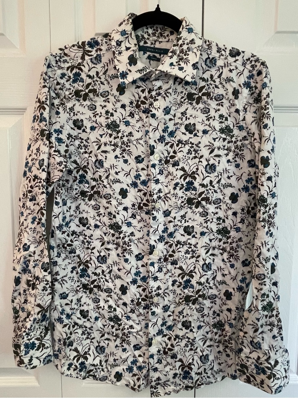 Perry Ellis White Long-Sleeve Floral Button-Down Shirt with Blue and Black Print